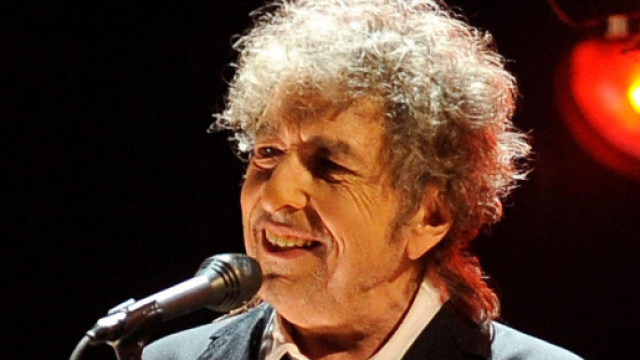 Bob Dylan: la scorsa estate &egrave; stato accusato di violenza sessuale per fatti risalenti al 1965.