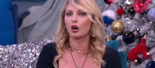 GFVip, Manila si schiera con Ricciarelli: 'Persona con mille valori e generosità'.