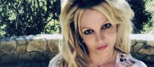 Para celebrar a sua liberdade, Britney Spears resolve surpreender seus fãs na internet (Reprodução/Instagram/@britneyspears)