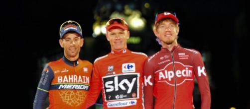 Ilnur Zakarin sul podio della Vuelta 2017, il russo lascia il ciclismo dopo questa stagione