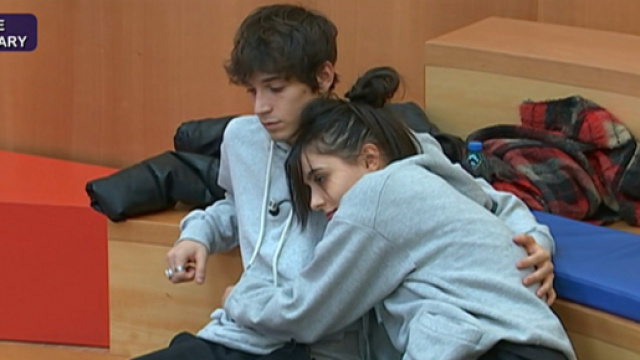 Amici: è sbocciato l'amore tra il cantante Alex e la ballerina Cosmary.