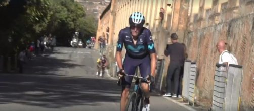 Ciclismo, Enric Mas vince il Giro dell'Emilia.