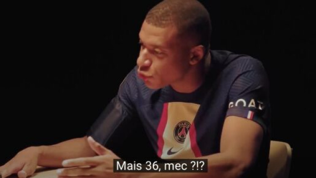 Kylian Mbapp&eacute; surpris par sa note en d&eacute;fense sur FIFA 23. (cr&eacute;dit YouTube PSG)
