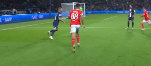 PSG - Benfica : La spectaculaire sortie de balle de Sergio Ramos fait le buzz (capture YouTube)