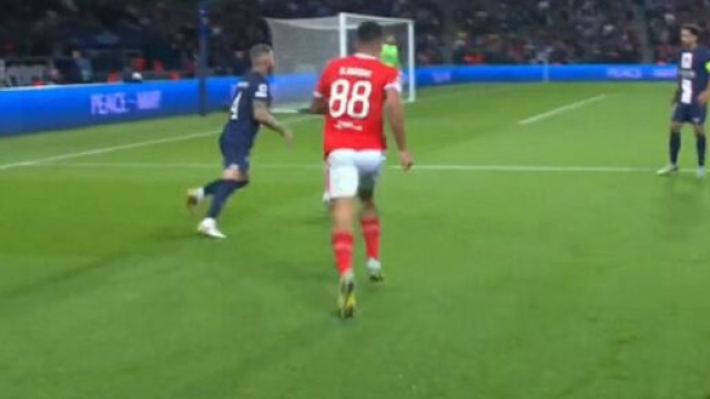 PSG - Benfica : La spectaculaire sortie de balle de Sergio Ramos fait le buzz (capture YouTube)