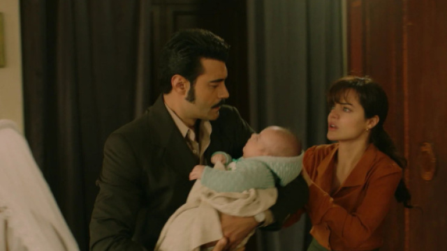 Terra Amara, Demir tradisce Zuleyha.