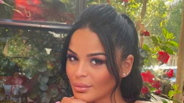 Sarah Fraisou r&eacute;cemment mari&eacute;e et contrainte de s'isoler de son homme