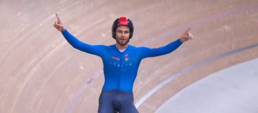 Ciclismo, Filippo Ganna ha stabilito il nuovo record del mondo dell'inseguimento.