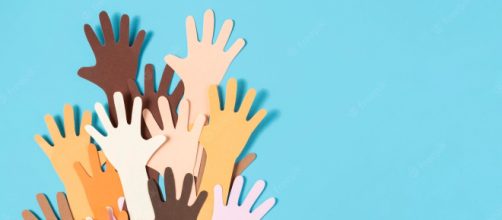 Ajudar o próximo, formar uma rede de solidariedade e fazer parte de grupo de voluntários formam uma sociedade inclusiva (Arquivo Blasting News)
