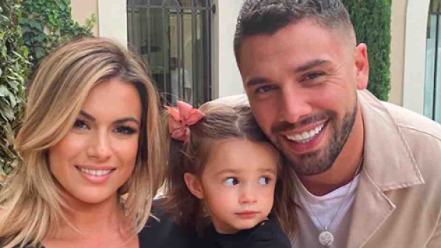 Carla Moreau et Kevin Guedj séparés : il a déjà été aperçu avec une autre fille en boîte de nuit.