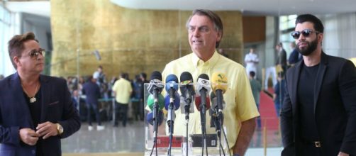 Bolsonaro recebe apoio de cantores sertanejos (Antônio Cruz/Agência Brasil)