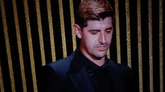 Thibaut Courtois et Didier Deschamps au coeur d'une séquence insolite. (crédit LCL)