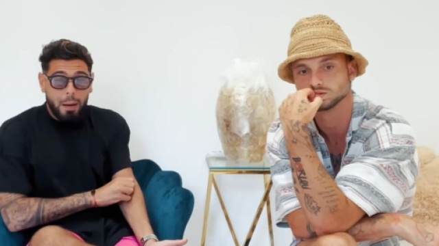 Allan Guedj et Bastos balance les "histoires sales" en off dans La Bataille des Clans et les supposés mensonges de Belle Longwell.