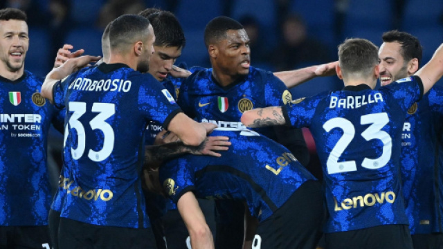 Inter, Dumfries e Calhanoglu piacciono in Premier League.