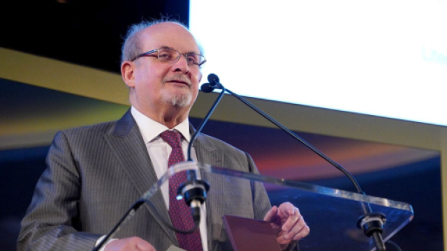 L'écrivain Ahmed Salman Rushdie.