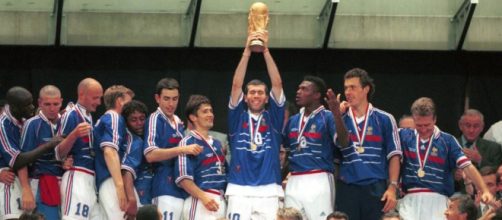 La France championne du monde pour la première fois contre le Brésil en 1998. (crédit Twitter)