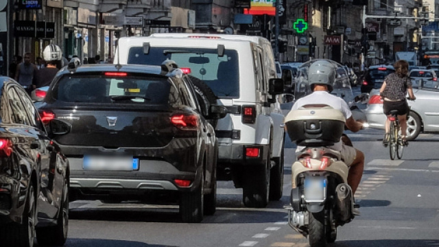 Milano, scattati i divieti alla circolazione: in Area B stop alle auto Euro 2 benzina.