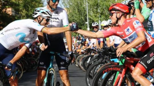 Alejandro Valverde e Remco Evenepoel alla Vuelta Espana.