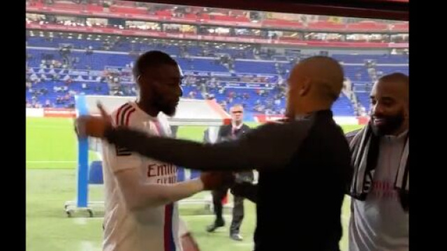 Gaël Angoula et les joueurs de l'OL après la rencontre face à Lille. (capture écran OL TV)
