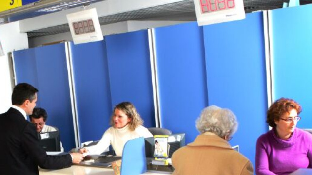 Poste Italiane assume personale diplomato con contratto indeterminato: domande solo online.