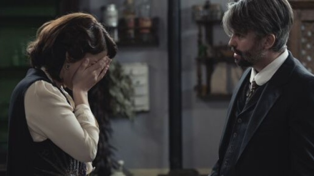 Una vita, trame Spagna: Felipe scopre che Dori ha messo a repentaglio la carriera per lui.