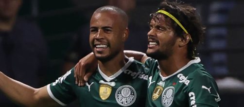 Mayke comemora com Scarpa o primeiro gol do Verdão (Reprodução/Instagram/Palmeiras)