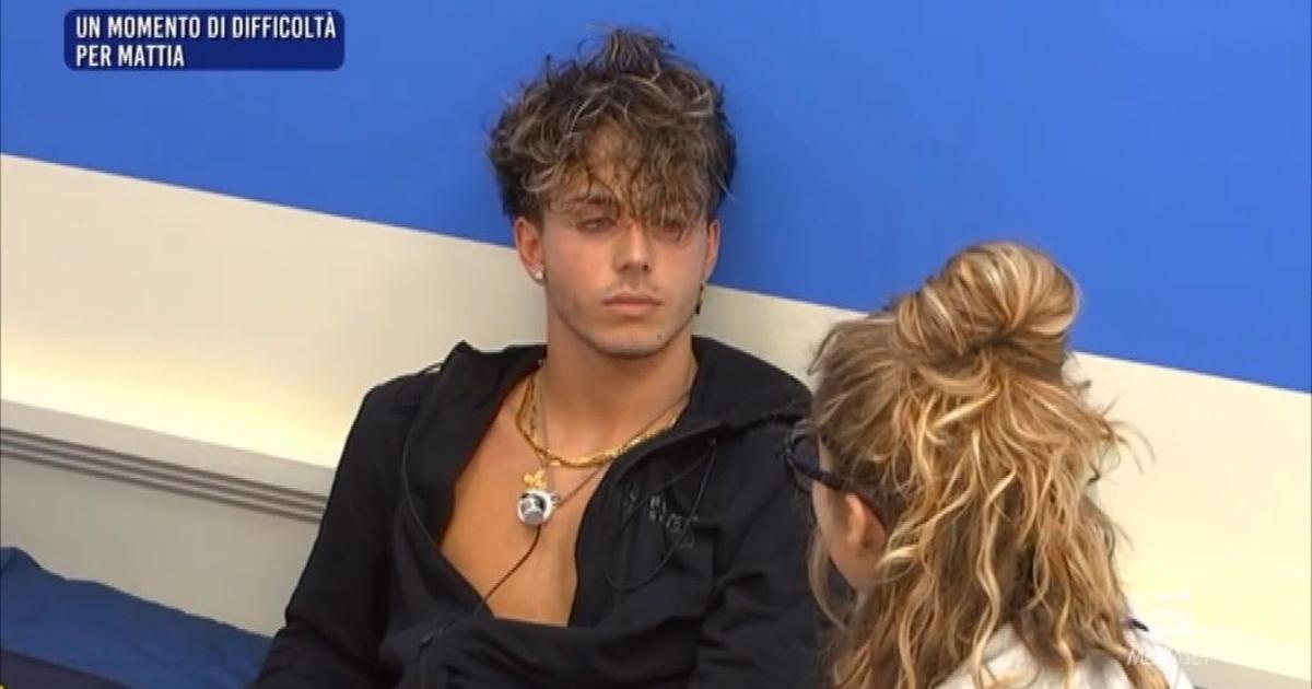 Amici 22, Mattia Zenzola scoppia in lacrime e Maddalena lo consola