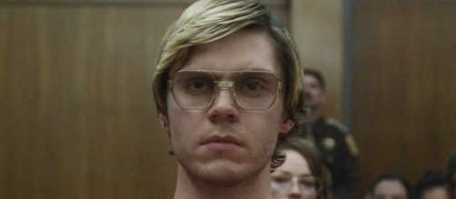 Jeffrey Dahmer ganha série e traz polêmica para a Netflix (imagem reprodução Blasting News)