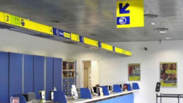 Assunzioni Poste Italiane: il gruppo seleziona portalettere e consulenti finanziari.