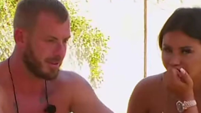 Julien Bert r&eacute;v&egrave;le &agrave; Maeva Ghennam qu'il craque pour Oc&eacute;ane et Cynthia en m&ecirc;me temps
