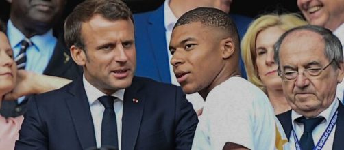 Kylian Mbappé a prolongé au PSG notamment grâce aux paroles d'Emmanuel Macron. (crédit Twitter)