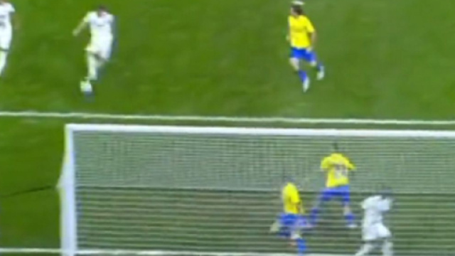 Le rat&eacute; monumental de Modric contre Cadix devant le but vide enflamme Twitter (capture YouTube)