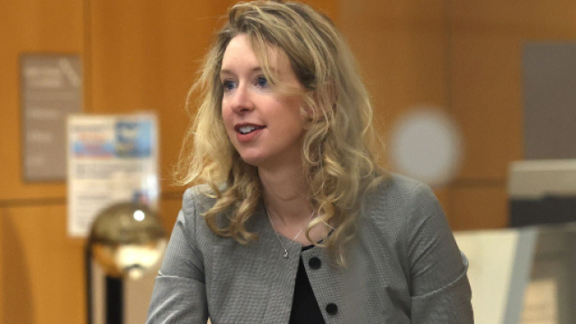 Holmes en prison / Noufelle FR - nouvellefr.com