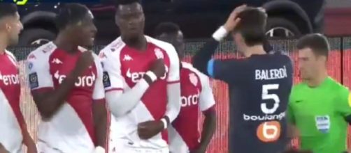 Monaco - OM : Balerdi se refait une beauté avant le but d'Alexis Sanchez, la vidéo buzze (capture YouTube)