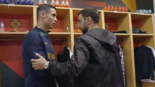 La poignée de mains entre Cristiano Ronaldo et Bruno Fernandes fait le buzz (Capture YouTube)