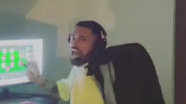 Le cri de Rémy Cabella alors qu'on lui fait peur enflamme Twitter (capture YouTube)