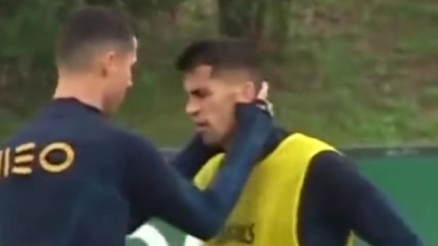 Ronaldo boycott&eacute; par Cancelo, il s'agace et en vient aux mains &agrave; l'entra&icirc;nement (capture YouTube)