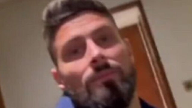 Olivier Giroud fait visiter sa chambre au Qatar et fait le buzz (capture YouTube)
