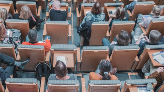 Concorsi pubblici per 2000 assunzioni diplomati e laureati: scadenza a novembre.