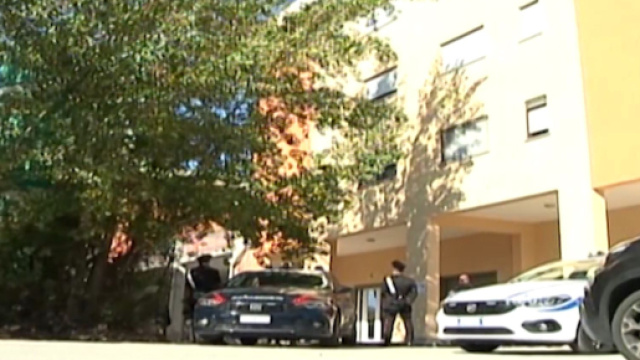 Salerno, lancia la figlia di due anni dalla finestra: arrestato.