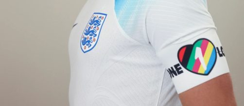 El jugador inglés Harry Kane ha lamentado la decisión de la FIFA (Captura/Twitter/@England)