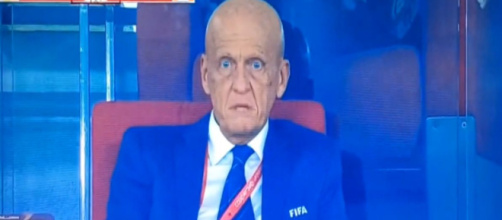 Collina qui scrute à sa manière le match en tribunes Source : Capture Twitter