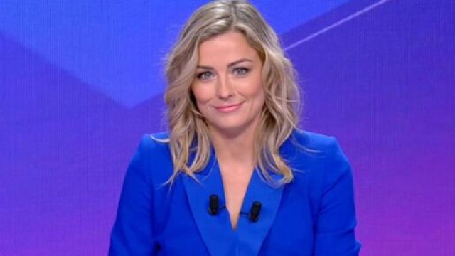 Mini-short et maillot des Bleus, Laure Boulleau encourage l'équipe de France à sa façon (capture YouTube)