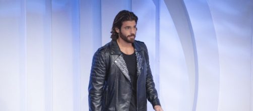 Can Yaman ospite a C'è posta per te 2023.