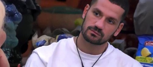 GFVip 7, Luca Salatino incredulo per l'esito del televoto: 'Davvero ho perso con Nikita'.