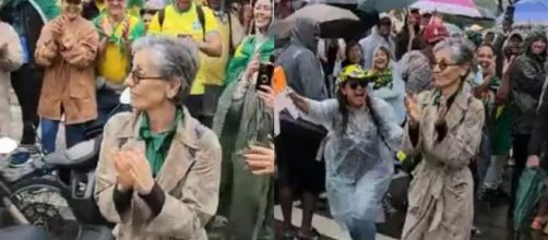 Cássia Kis é vista em manifestação em defesa de Jair Bolsonaro (Reprodução)