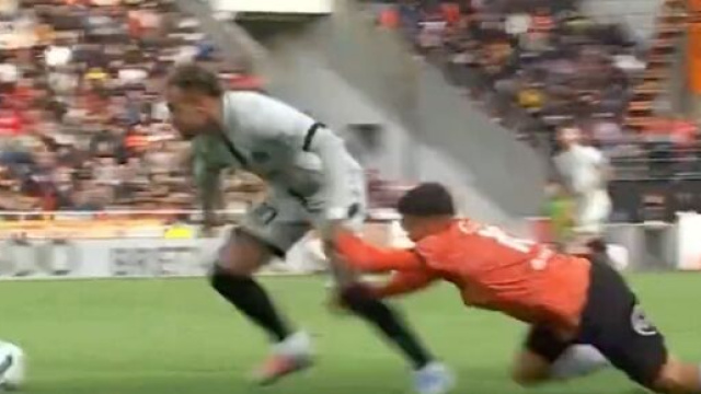 Neymar en grande forme face à Lorient ce dimanche. (crédit capture Amazon)