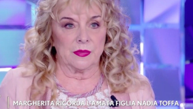 Verissimo: Silvia Toffanin in lacrime ricorda Nadia Toffa insieme alla mamma Margherita.