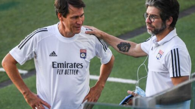 Rudi Garcia taillé en pièces par Juninho, tout comme Jean-Michel Aulas. (crédit Twitter)