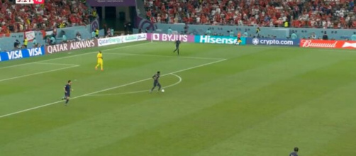 Mbappé insulté par un fan de l'OM pendant Tunisie-France. (crédit Twitter)